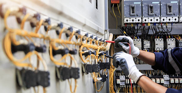 Professional Electrician technician working in Clermont, FL